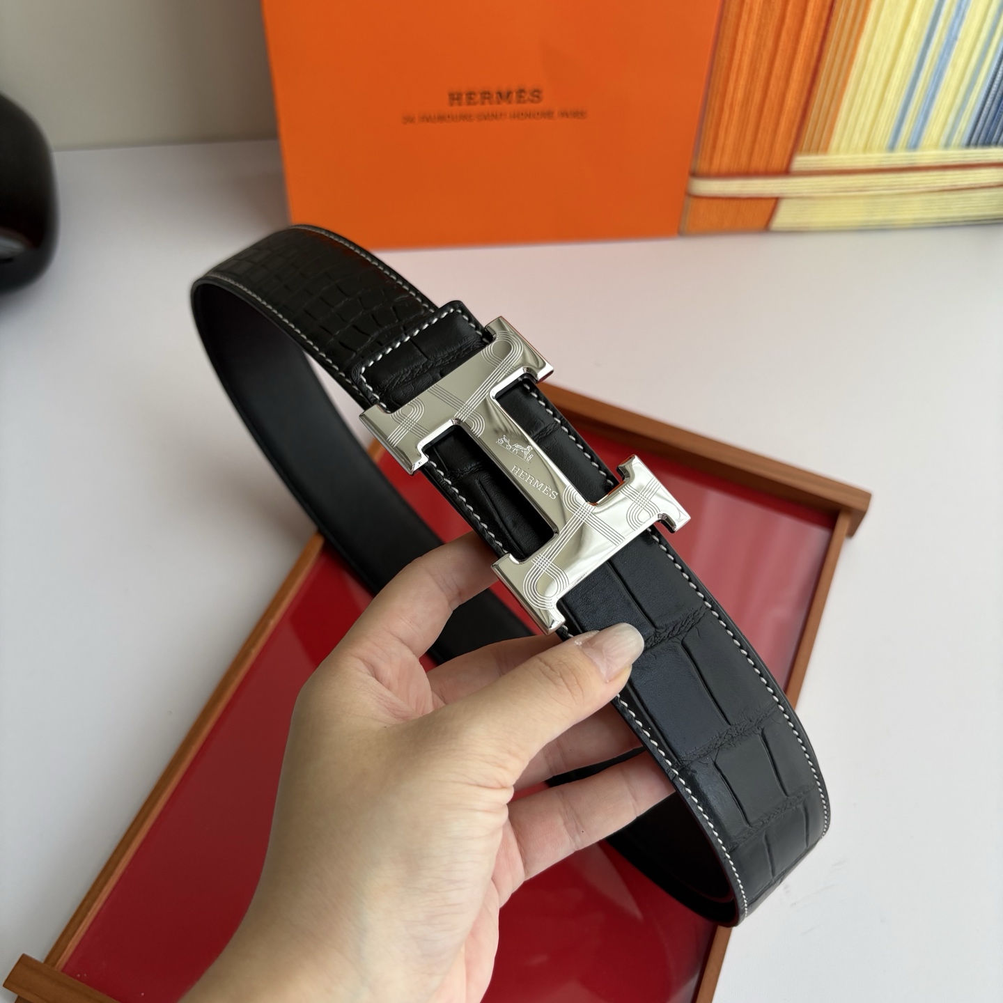 【爱马仕】Hermes 原单爱马仕，宽3.8cm进口原版皮带身，双面可两面用，精品电镀五金 ！