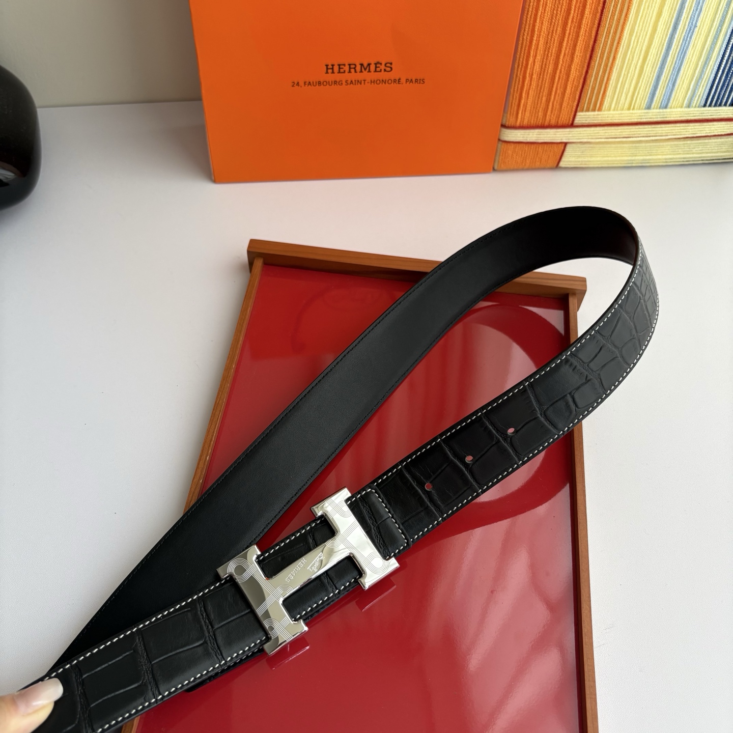 【爱马仕】Hermes 原单爱马仕，宽3.8cm进口原版皮带身，双面可两面用，精品电镀五金 ！