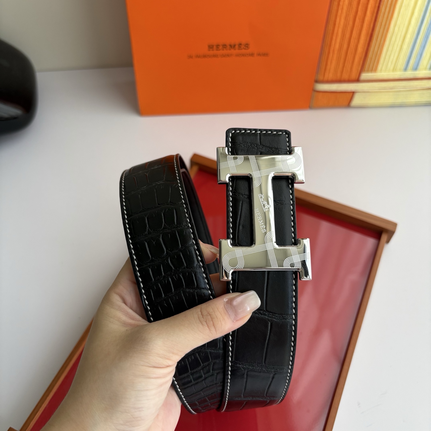 【爱马仕】Hermes 原单爱马仕，宽3.8cm进口原版皮带身，双面可两面用，精品电镀五金 ！
