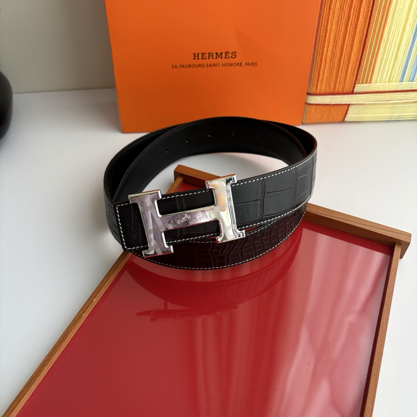 【爱马仕】Hermes 原单爱马仕，宽3.8cm进口原版皮带身，双面可两面用，精品电镀五金 ！