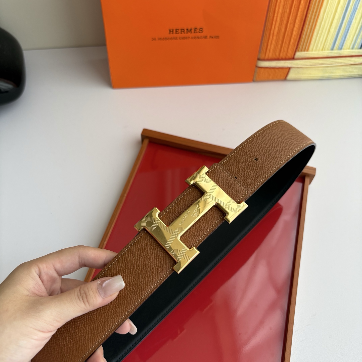 【爱马仕】Hermes 原单爱马仕，宽3.8cm进口原版皮带身，双面可两面用，精品电镀五金 ！