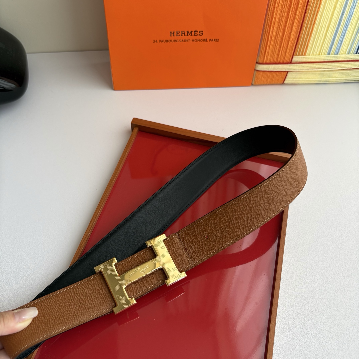 【爱马仕】Hermes 原单爱马仕，宽3.8cm进口原版皮带身，双面可两面用，精品电镀五金 ！