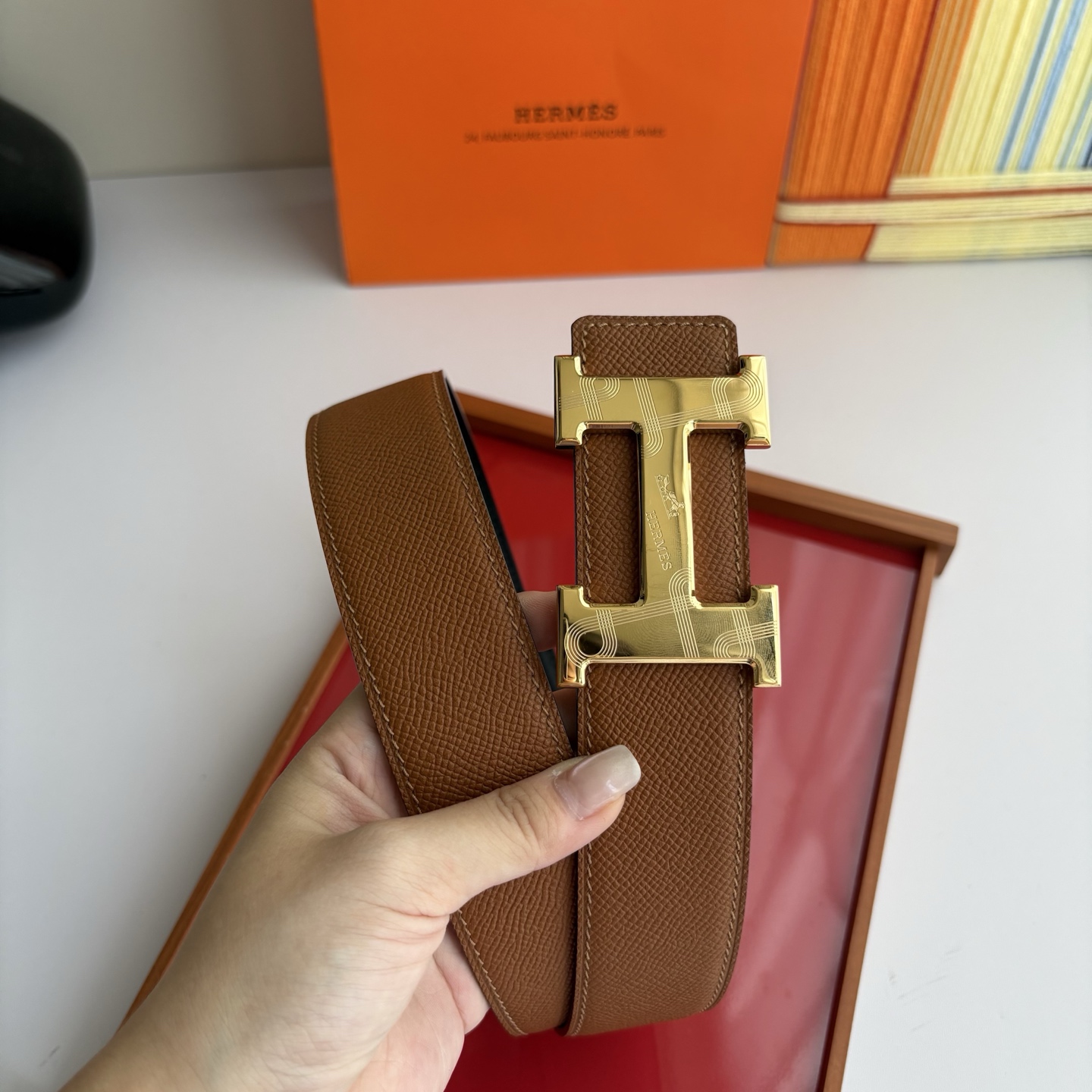 【爱马仕】Hermes 原单爱马仕，宽3.8cm进口原版皮带身，双面可两面用，精品电镀五金 ！