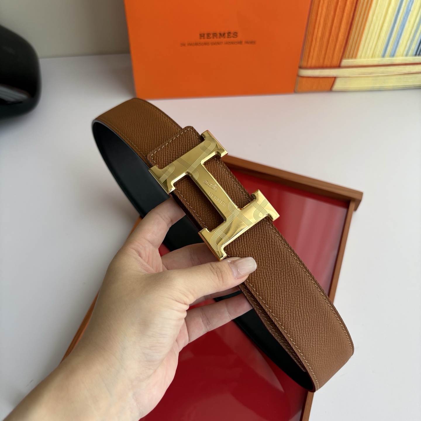 【爱马仕】Hermes 原单爱马仕，宽3.8cm进口原版皮带身，双面可两面用，精品电镀五金 ！