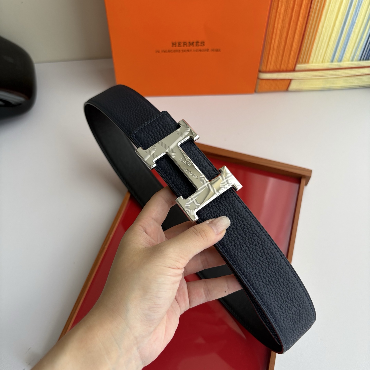 【爱马仕】Hermes 原单爱马仕，宽3.8cm进口原版皮带身，双面可两面用，精品电镀五金 ！