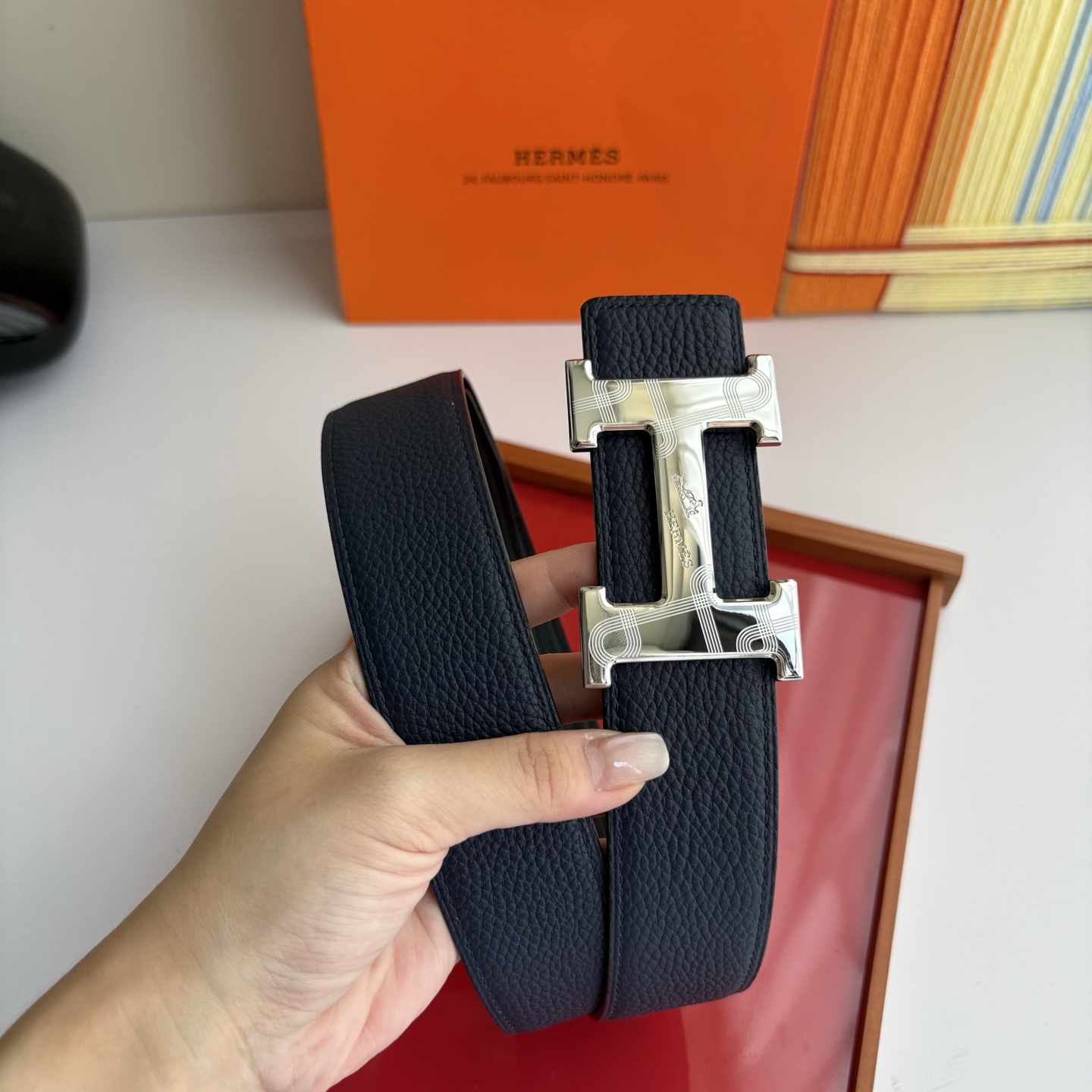 【爱马仕】Hermes 原单爱马仕，宽3.8cm进口原版皮带身，双面可两面用，精品电镀五金 ！