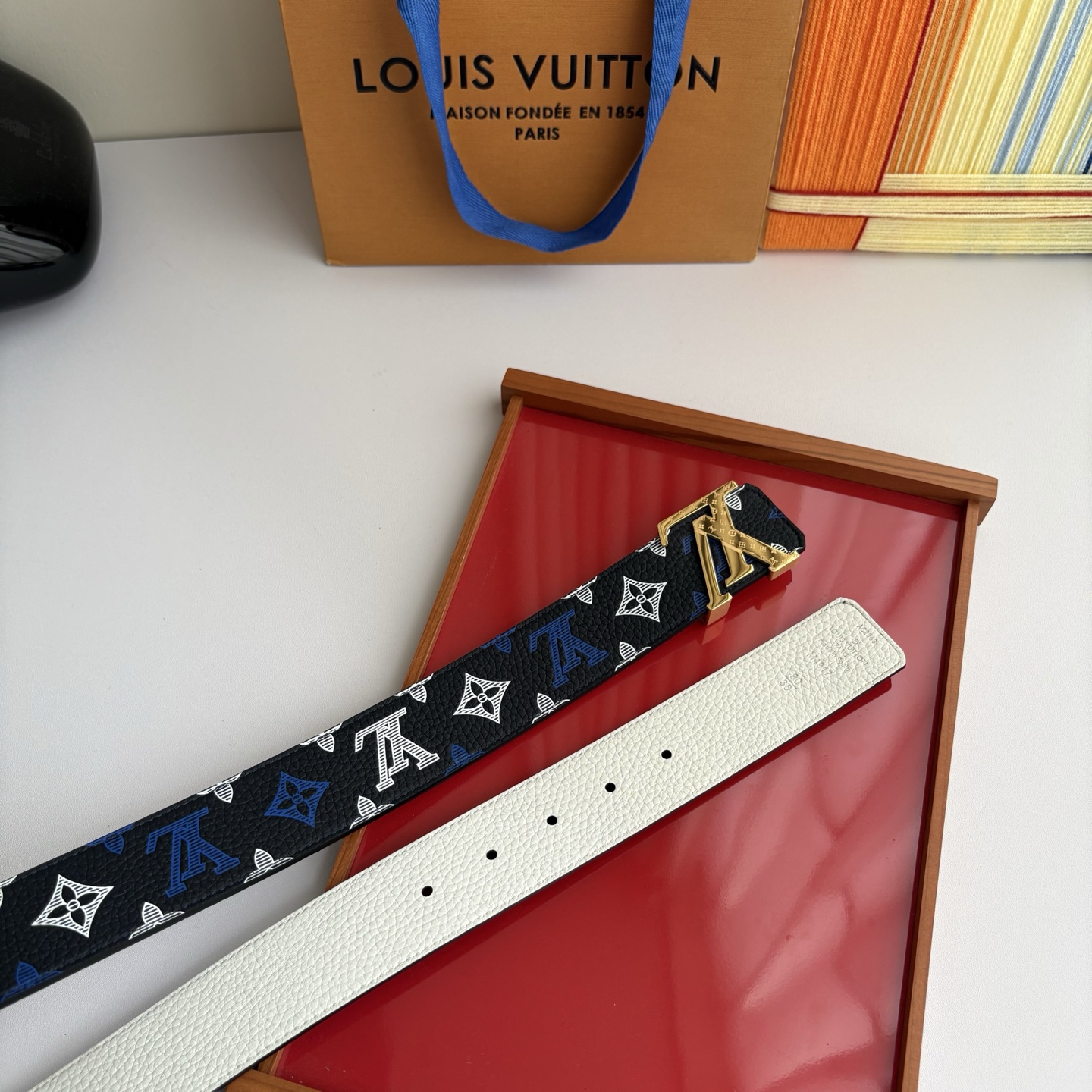LOUIS VUITTON经典原单品质，一面u印花一面荔枝纹，精工制作，细节看图，实物拍摄，高端奢华，宽
