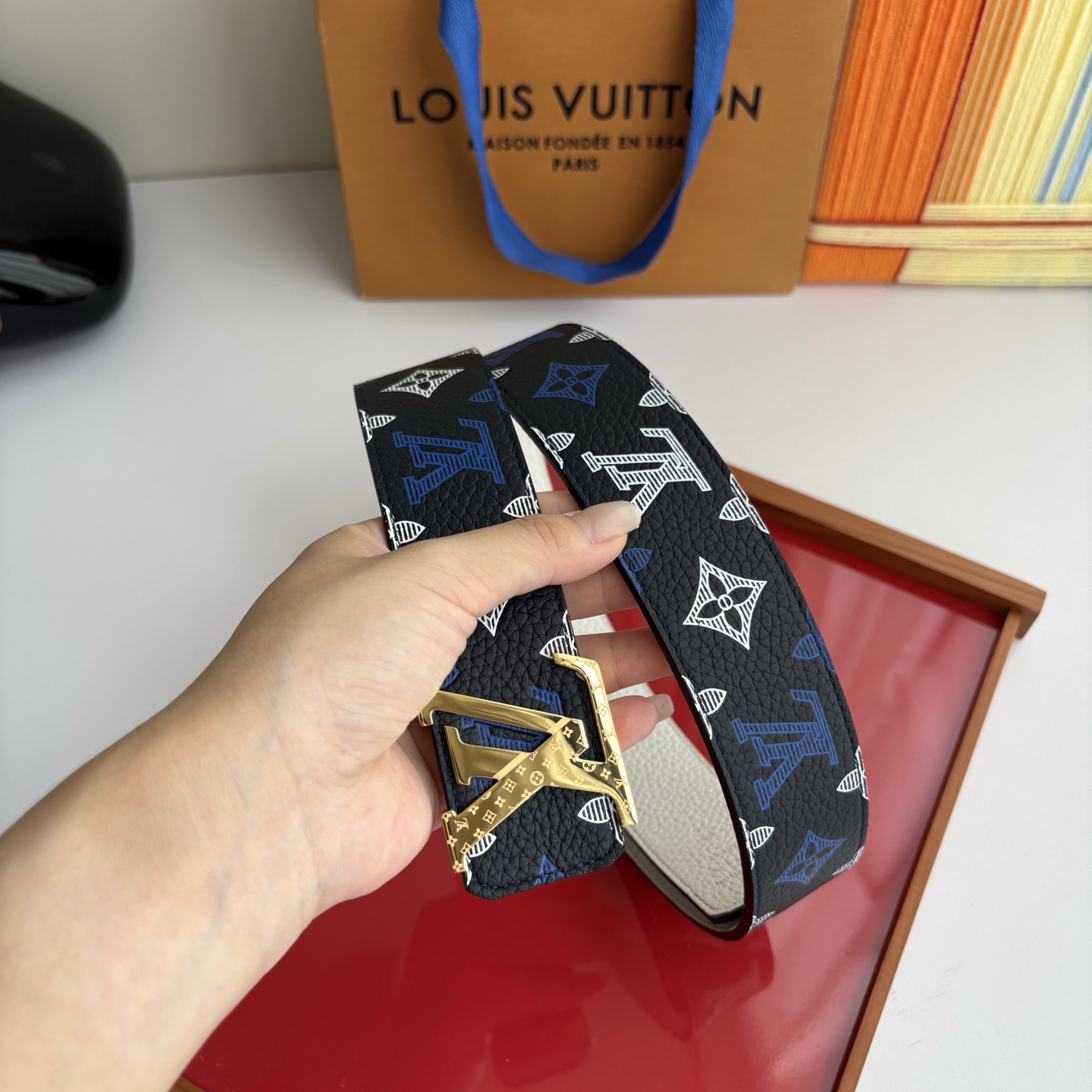 LOUIS VUITTON经典原单品质，一面u印花一面荔枝纹，精工制作，细节看图，实物拍摄，高端奢华，宽