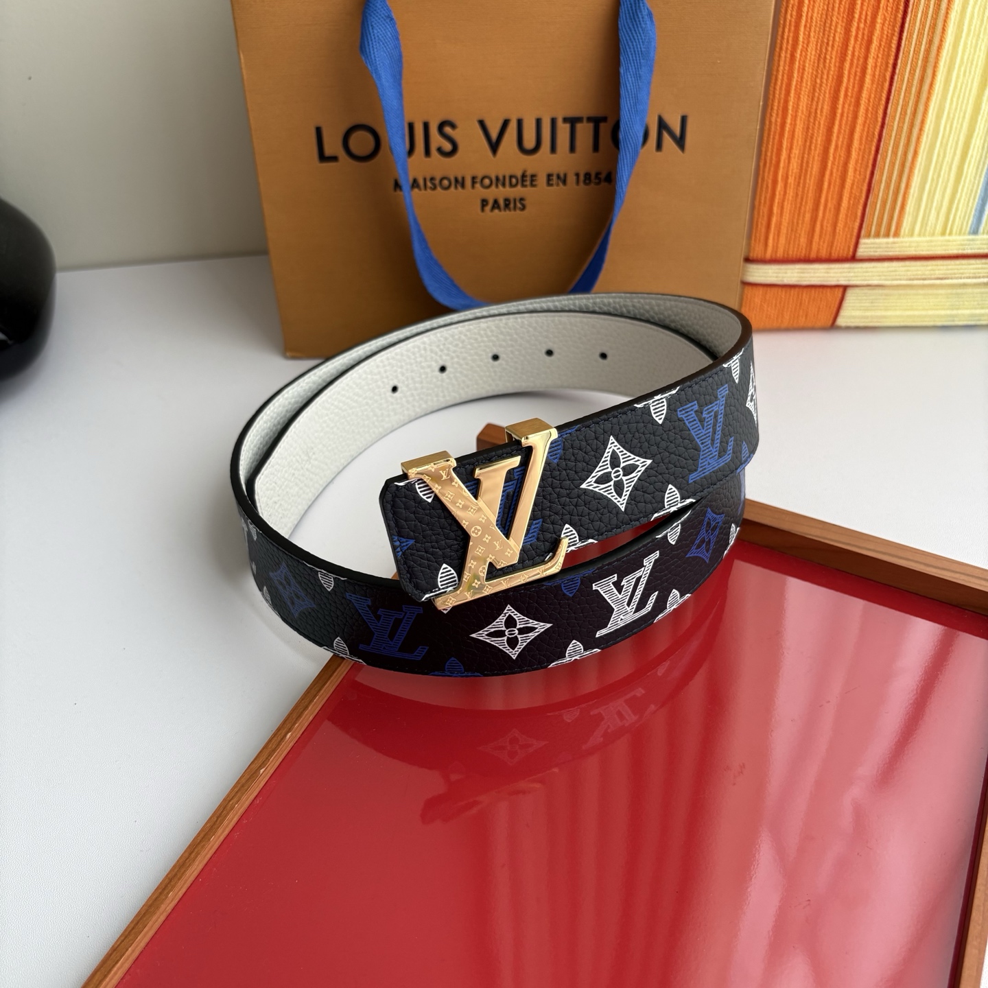 LOUIS VUITTON经典原单品质，一面u印花一面荔枝纹，精工制作，细节看图，实物拍摄，高端奢华，宽