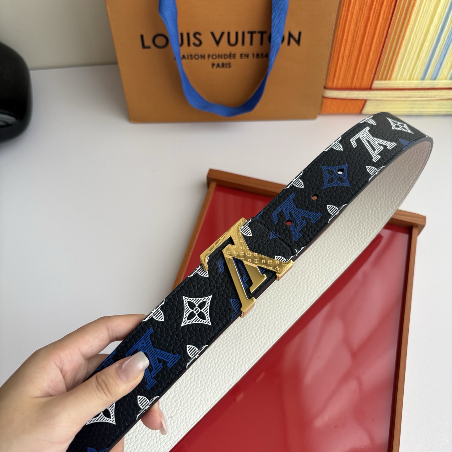 LOUIS VUITTON经典原单品质，一面u印花一面荔枝纹，精工制作，细节看图，实物拍摄，高端奢华，宽