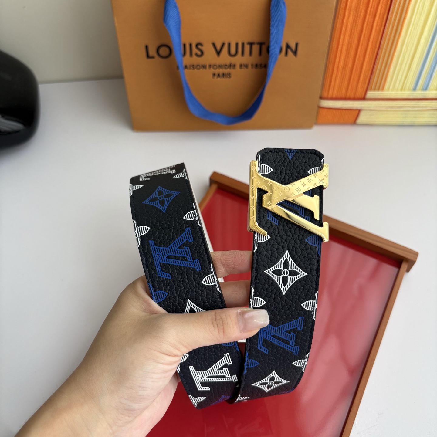 LOUIS VUITTON经典原单品质，一面u印花一面荔枝纹，精工制作，细节看图，实物拍摄，高端奢华，宽
