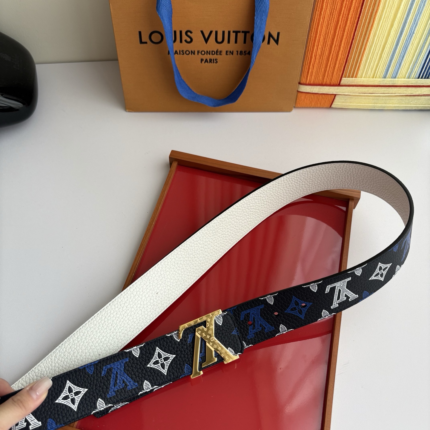 LOUIS VUITTON经典原单品质，一面u印花一面荔枝纹，精工制作，细节看图，实物拍摄，高端奢华，宽