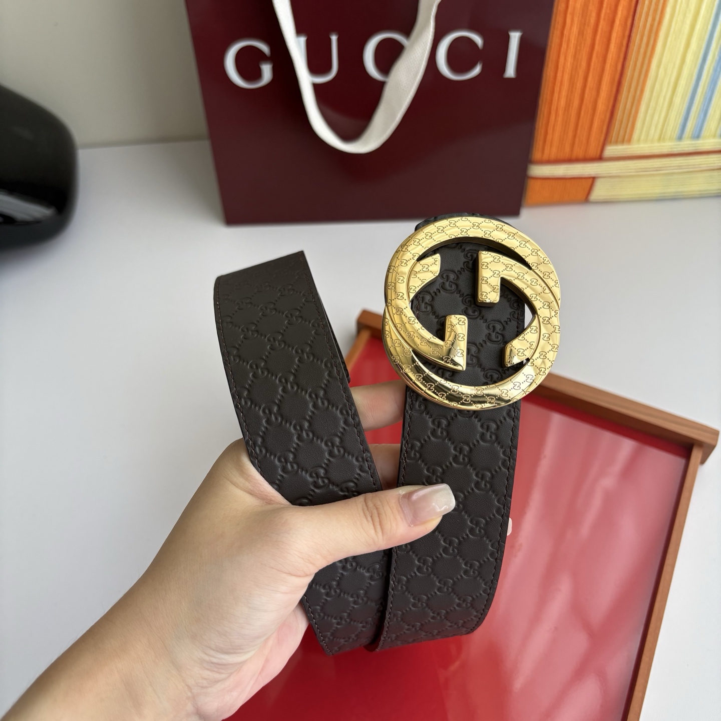 Gucci 经典原单品质，咖色压小花搭配黑色压大花，精品钢扣，精工制作，细节看图，实物拍摄，高端奢华，宽