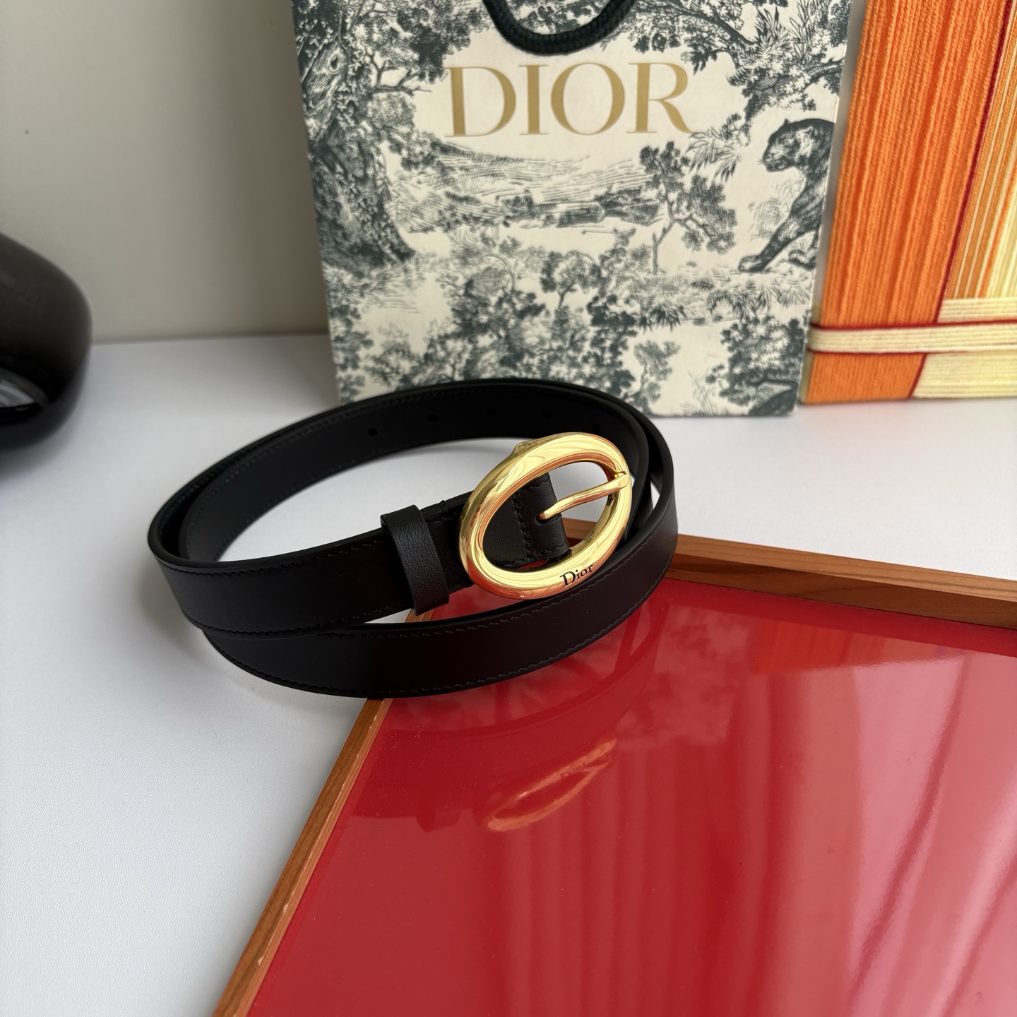 这款 Dior Legende 腰带由乔纳森•安德森 （onathan Anderson）为Dior 全