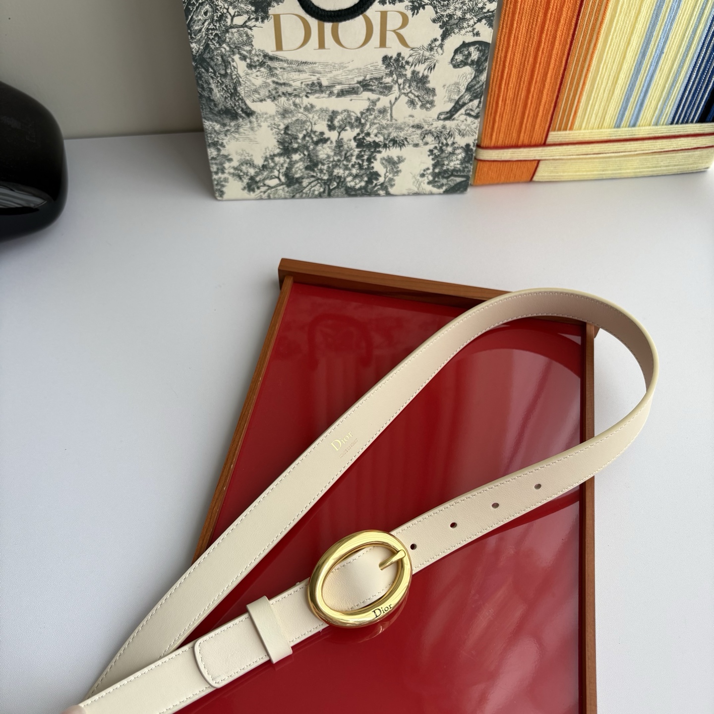 这款 Dior Legende 腰带由乔纳森•安德森 （onathan Anderson）为Dior 全