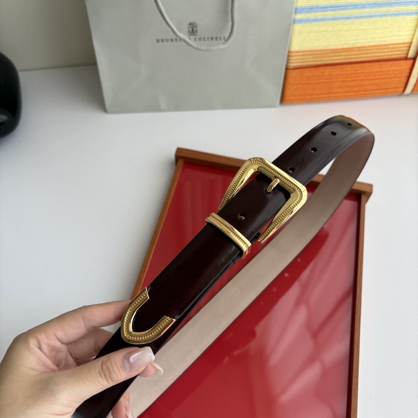 Brunello Cucinelli秉承着意大利制造的精髓，精品制作，以匠人精神和诗人情怀不断探索灵性与