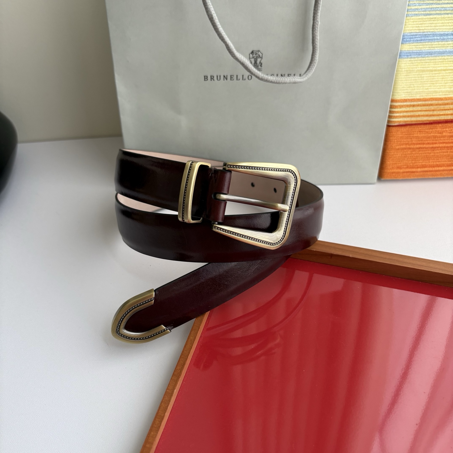 NO:882600,Original order Brunello Cucinelli adheres to the essence of Made in Italy, fine production, and constantly explores the true meaning of spirituality and beauty with the spirit of craftsman and poet's feelings. Width 3.0cm, belt, brunello cucinelli19860909原单 Brunello Cucinelli秉承着意大利制造的精髓,精品制作,以匠人精神和诗人情怀不断探索灵性与美的真谛.宽3.0cm,皮带,brunello cucinelli,Belt
