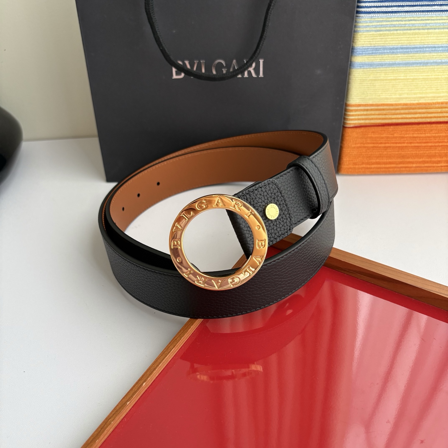 NO:882751,Original order Bulgari men's belt, feels delicate and soft. With pure copper boutique buckle, low-key luxury, a must-have for men. Width 3.8cm, belt, bvlgari19860909原单  宝格丽男士腰带,手感细腻柔软.搭配纯铜精品扣,低调奢华,男士必入.宽度3.8cm,皮带,bvlgari,Belt