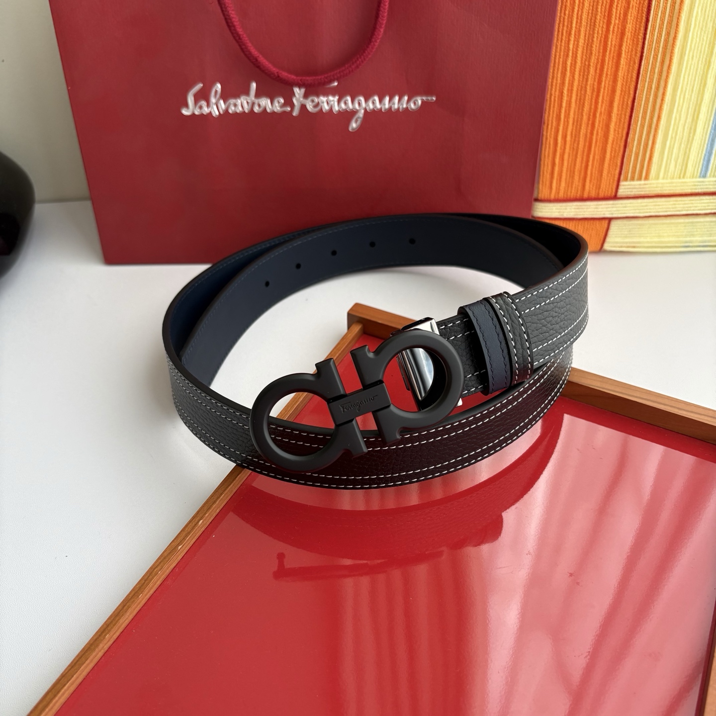NO:882715,Original order Ferragamo men's imported calfskin, delicate and soft to the touch. Paired with pure copper boutique buckles, a must-have for men!  Width 3.5cm, belt, ferragamo, cowhide19860909原单  菲拉格慕男款进口小牛皮,手感细腻柔软.搭配纯铜精品扣,男士必备！宽3.5cm,皮带,ferragamo,cowhide,Belt