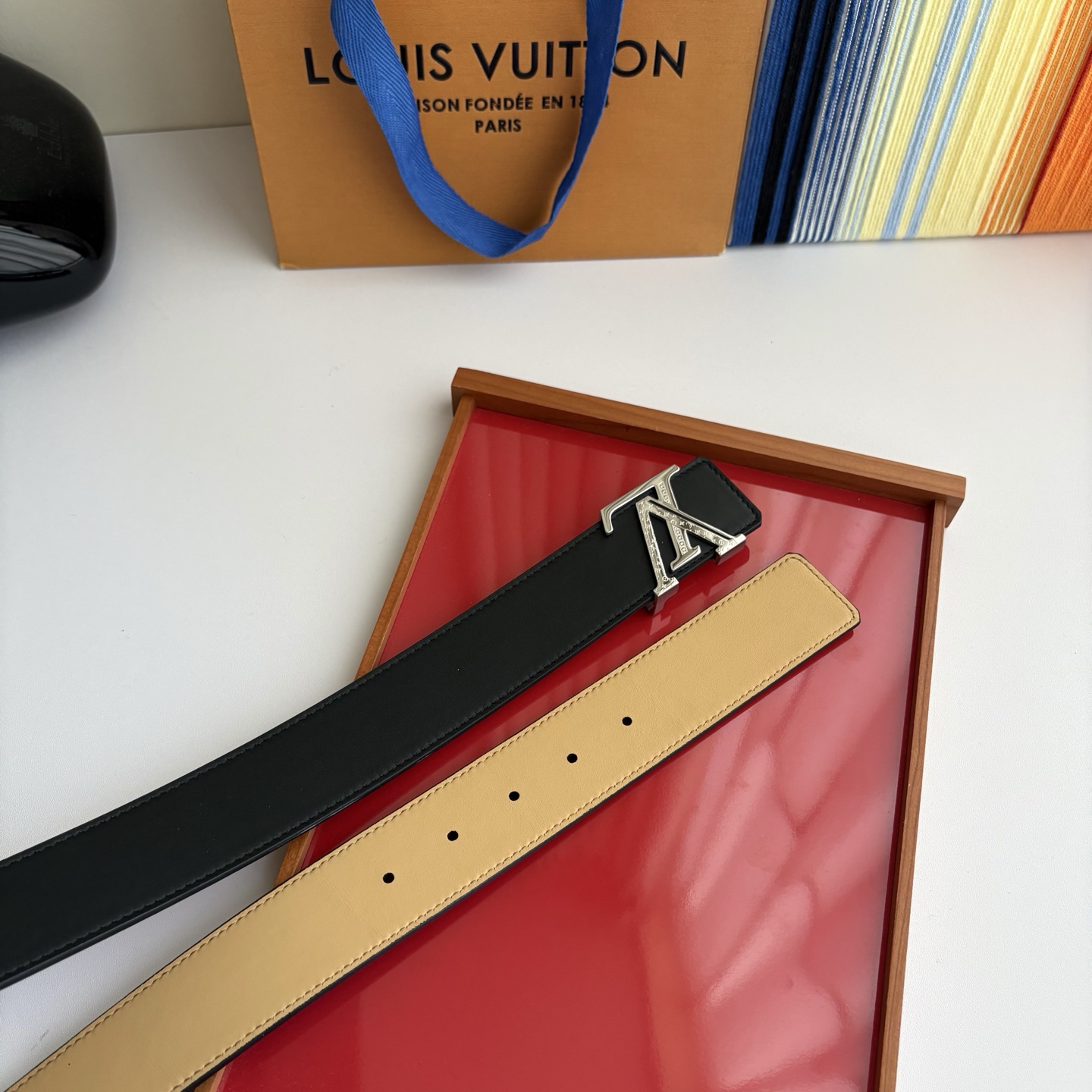 LOUIS VUITTON经典原单品质，双面平纹搭配原单精品钢扣，精工制作，细节看图，实物拍摄，高端奢华