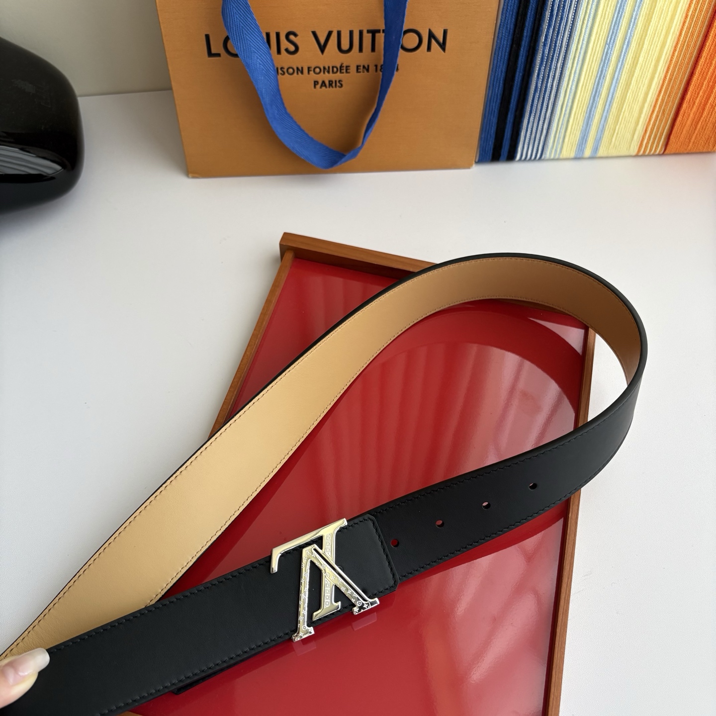 LOUIS VUITTON经典原单品质，双面平纹搭配原单精品钢扣，精工制作，细节看图，实物拍摄，高端奢华