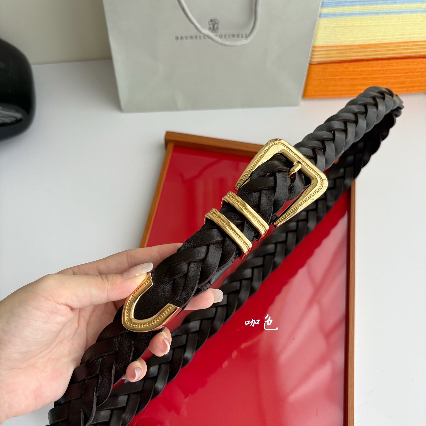 Brunello Cucinelli秉承着意大利制造的精髓，精品制作，以匠人精神和诗人情怀不断探索灵性与