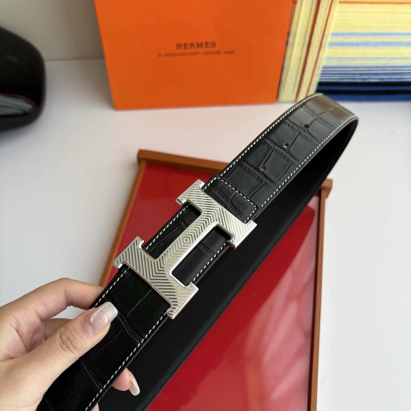 【爱马仕】Hermes 原单爱马仕，宽3.8cm进口原版皮带身，双面可两面用，精品电镀五金 ！