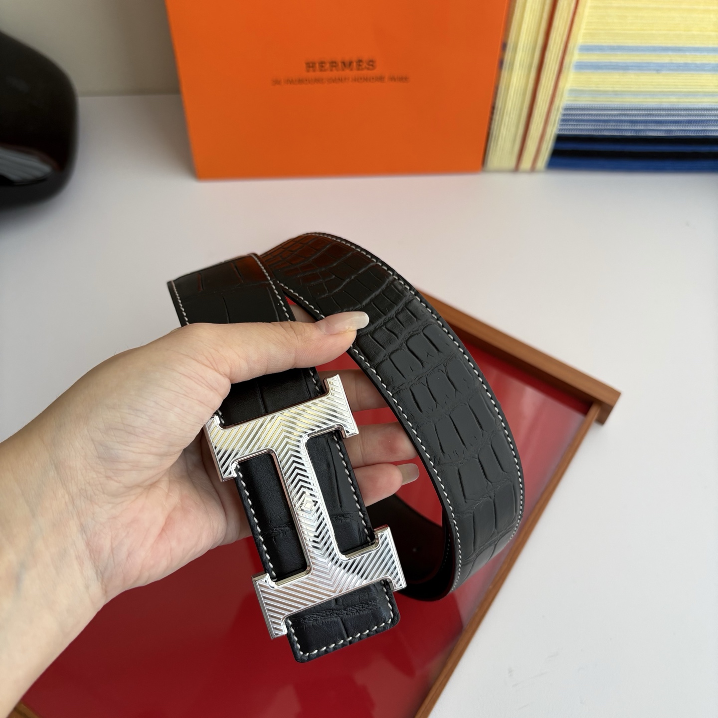 【爱马仕】Hermes 原单爱马仕，宽3.8cm进口原版皮带身，双面可两面用，精品电镀五金 ！