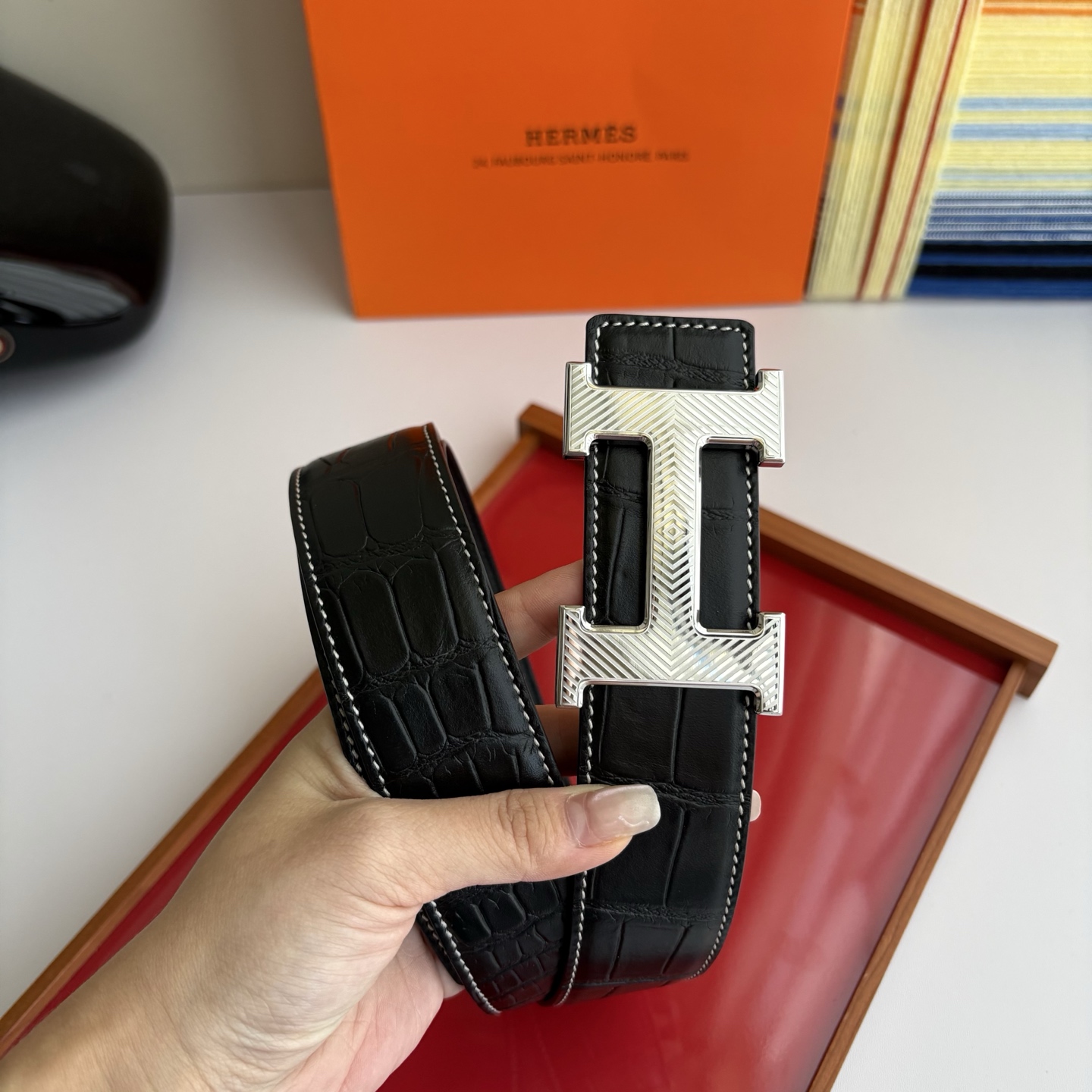 【爱马仕】Hermes 原单爱马仕，宽3.8cm进口原版皮带身，双面可两面用，精品电镀五金 ！