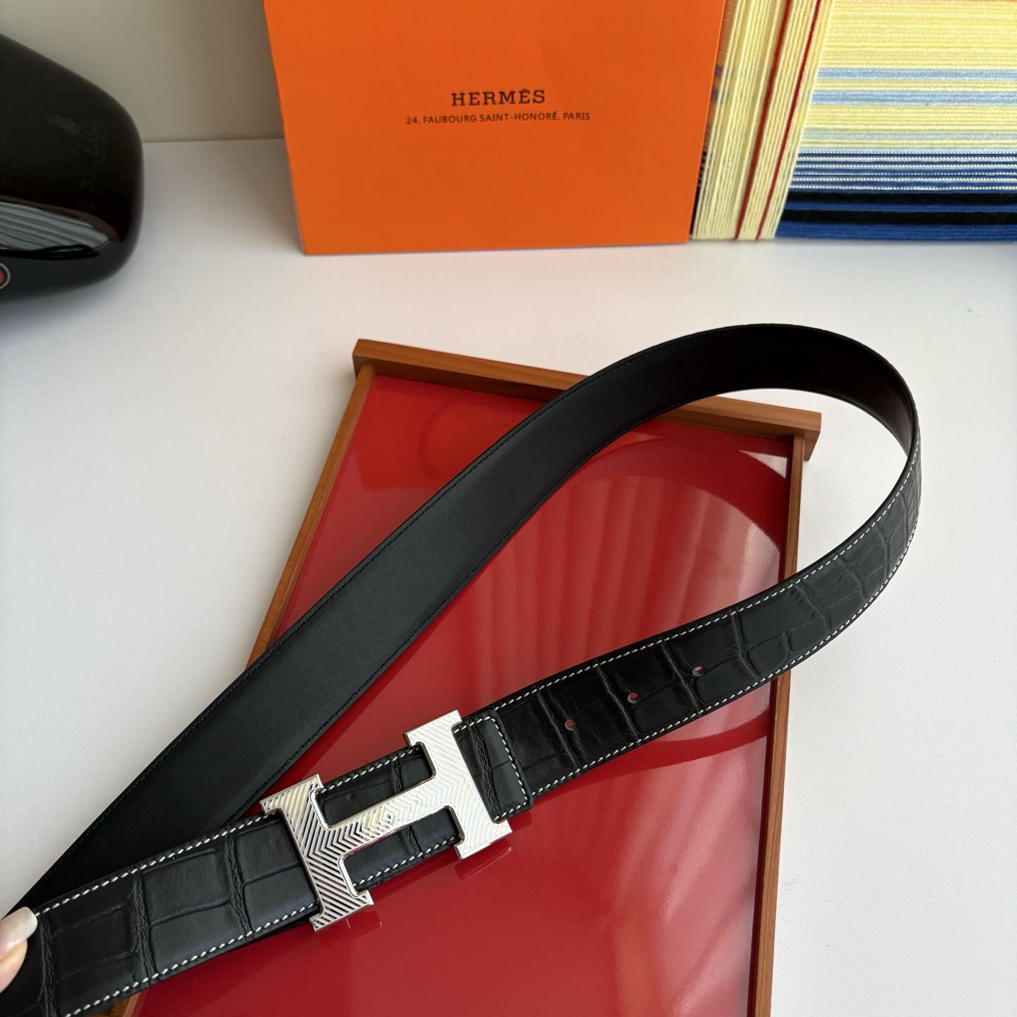 【爱马仕】Hermes 原单爱马仕，宽3.8cm进口原版皮带身，双面可两面用，精品电镀五金 ！