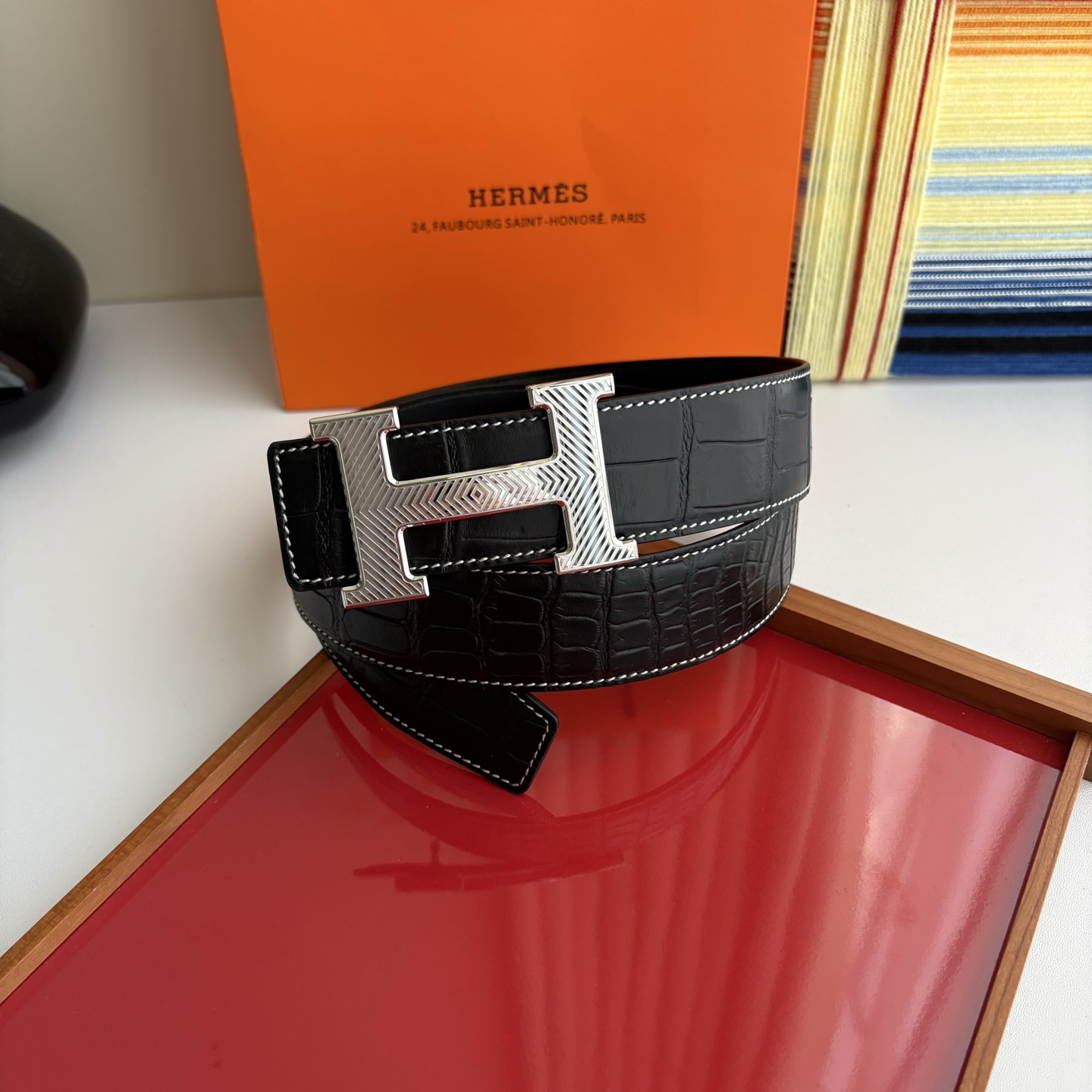 【爱马仕】Hermes 原单爱马仕，宽3.8cm进口原版皮带身，双面可两面用，精品电镀五金 ！
