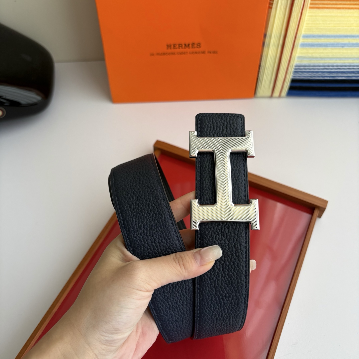 【爱马仕】Hermes 原单爱马仕，宽3.8cm进口原版皮带身，双面可两面用，精品电镀五金 ！