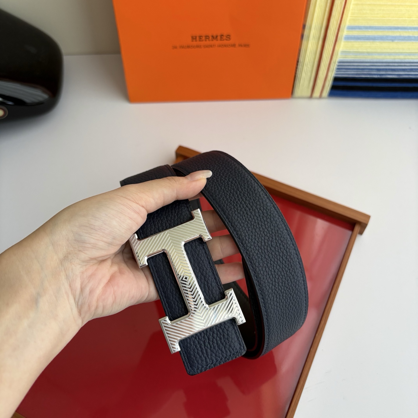 【爱马仕】Hermes 原单爱马仕，宽3.8cm进口原版皮带身，双面可两面用，精品电镀五金 ！