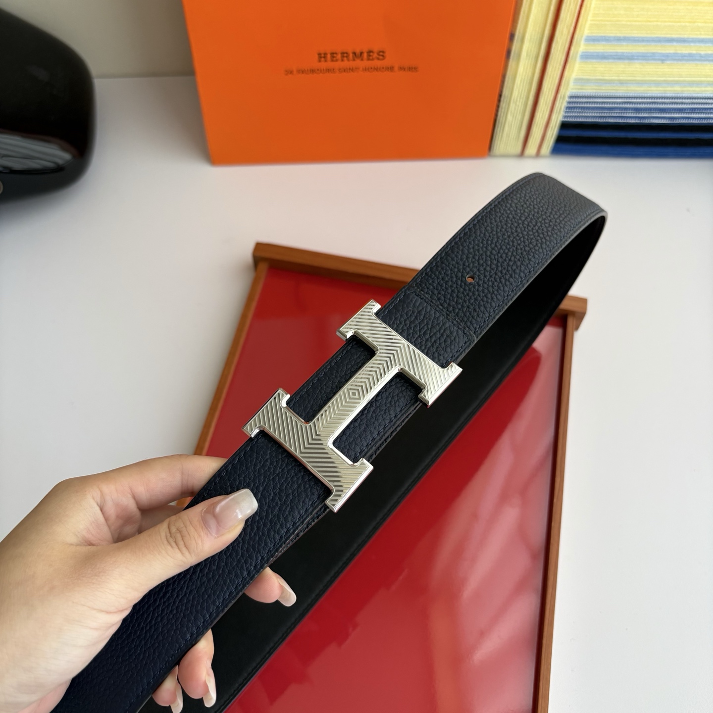 【爱马仕】Hermes 原单爱马仕，宽3.8cm进口原版皮带身，双面可两面用，精品电镀五金 ！