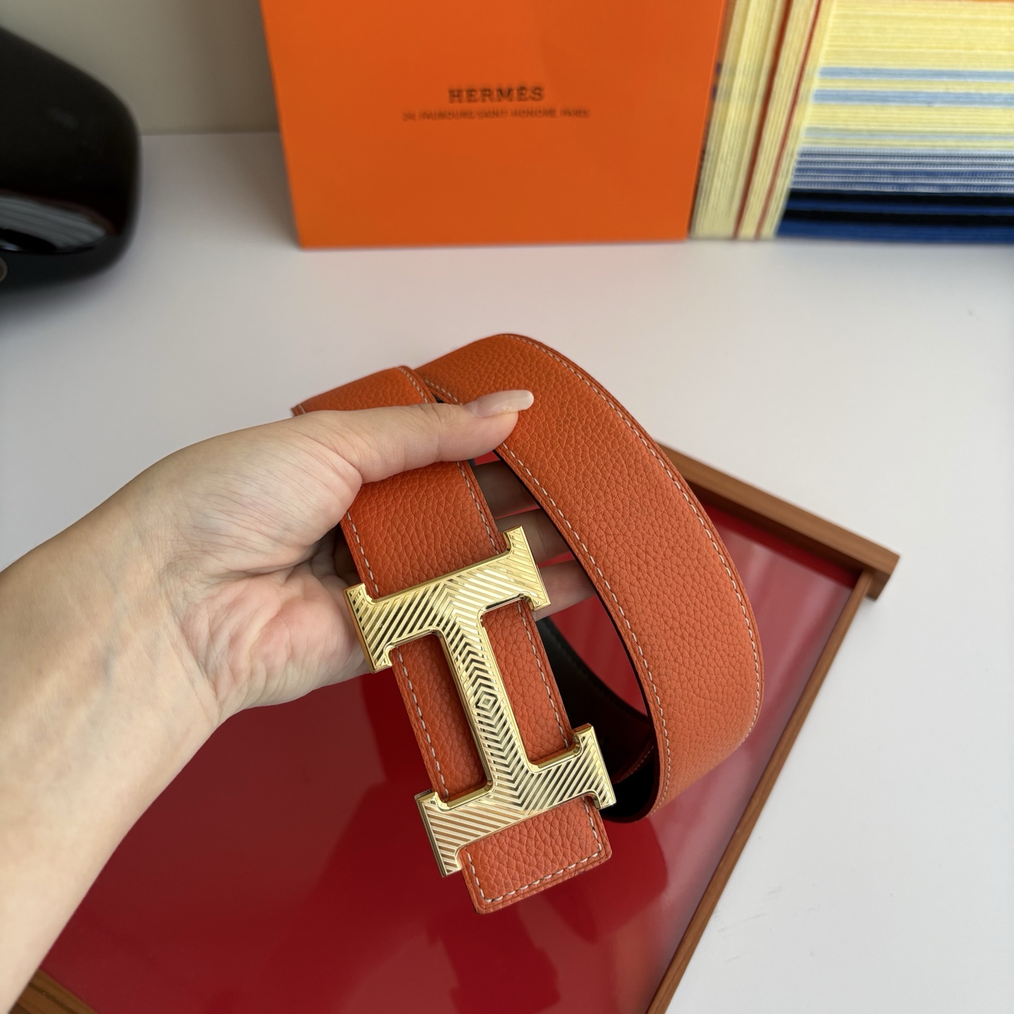 【爱马仕】Hermes 原单爱马仕，宽3.8cm进口原版皮带身，双面可两面用，精品电镀五金 ！
