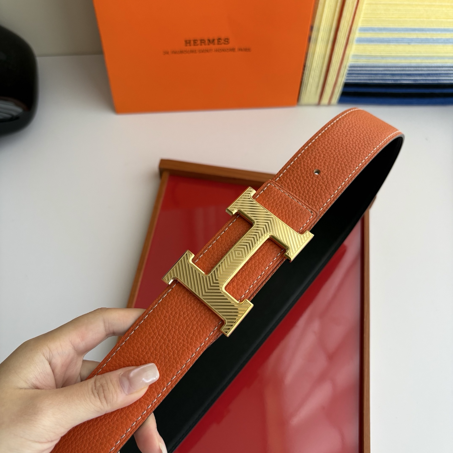 【爱马仕】Hermes 原单爱马仕，宽3.8cm进口原版皮带身，双面可两面用，精品电镀五金 ！