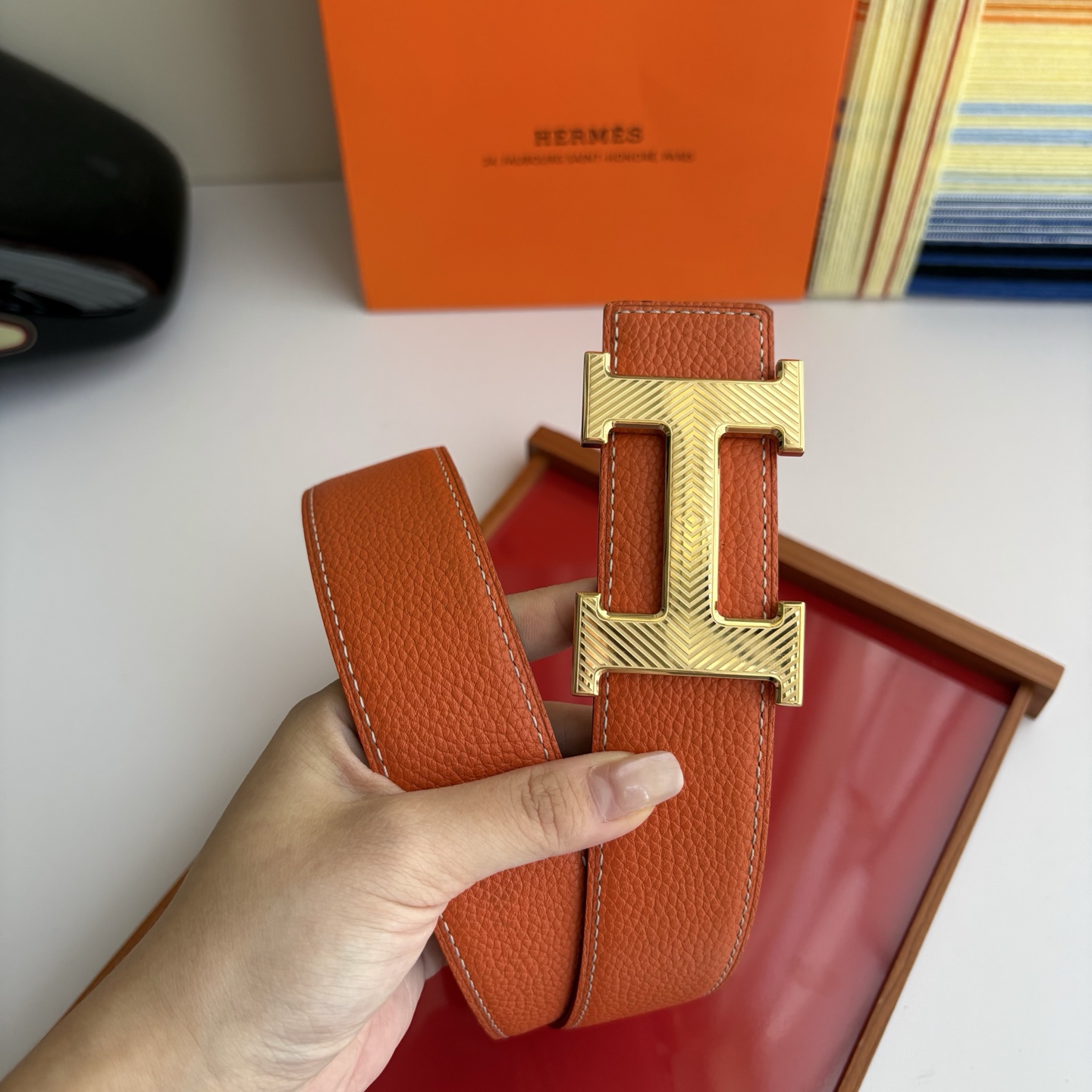 【爱马仕】Hermes 原单爱马仕，宽3.8cm进口原版皮带身，双面可两面用，精品电镀五金 ！
