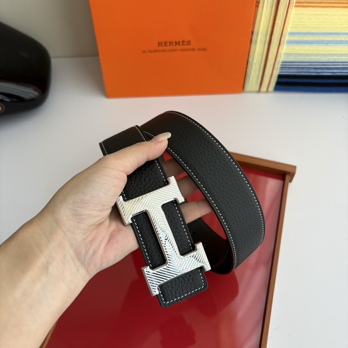 【爱马仕】Hermes 原单爱马仕，宽3.8cm进口原版皮带身，双面可两面用，精品电镀五金 ！