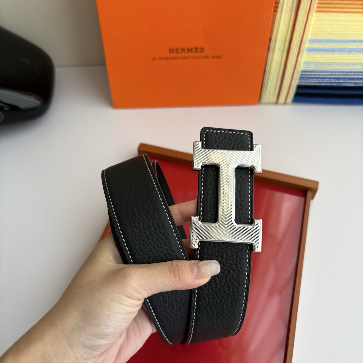 【爱马仕】Hermes 原单爱马仕，宽3.8cm进口原版皮带身，双面可两面用，精品电镀五金 ！