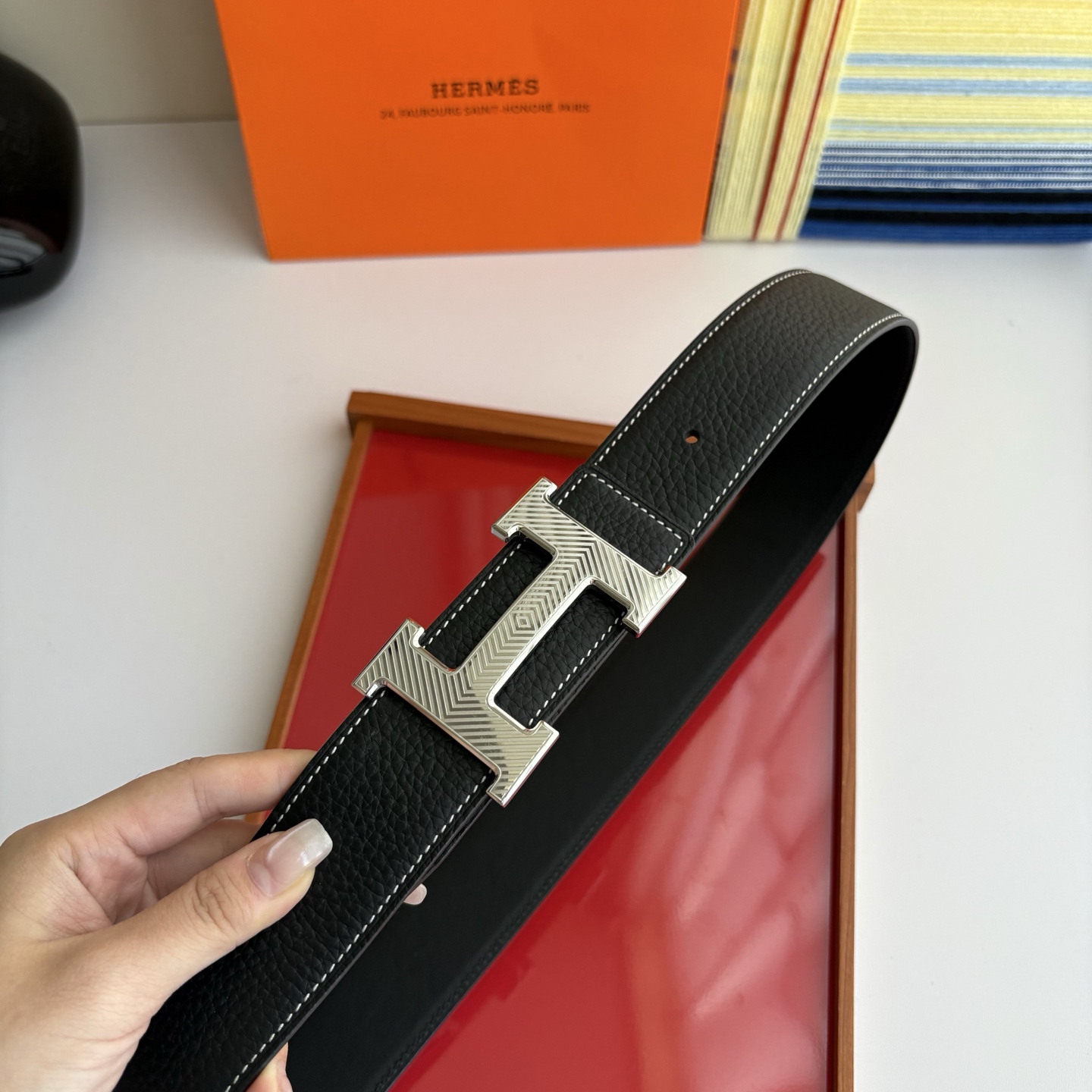 【爱马仕】Hermes 原单爱马仕，宽3.8cm进口原版皮带身，双面可两面用，精品电镀五金 ！