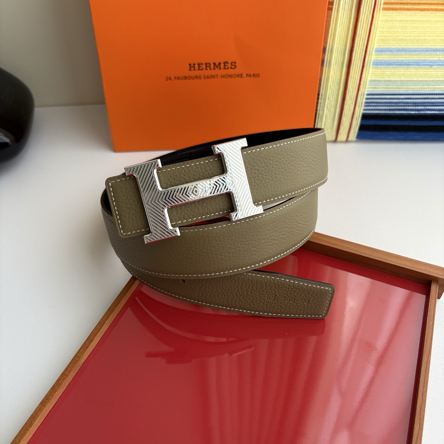【爱马仕】Hermes 原单爱马仕，宽3.8cm进口原版皮带身，双面可两面用，精品电镀五金 ！