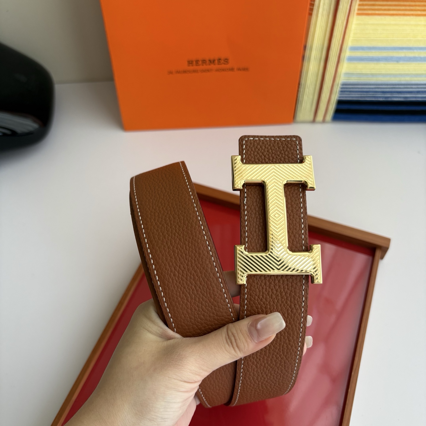【爱马仕】Hermes 原单爱马仕，宽3.8cm进口原版皮带身，双面可两面用，精品电镀五金 ！