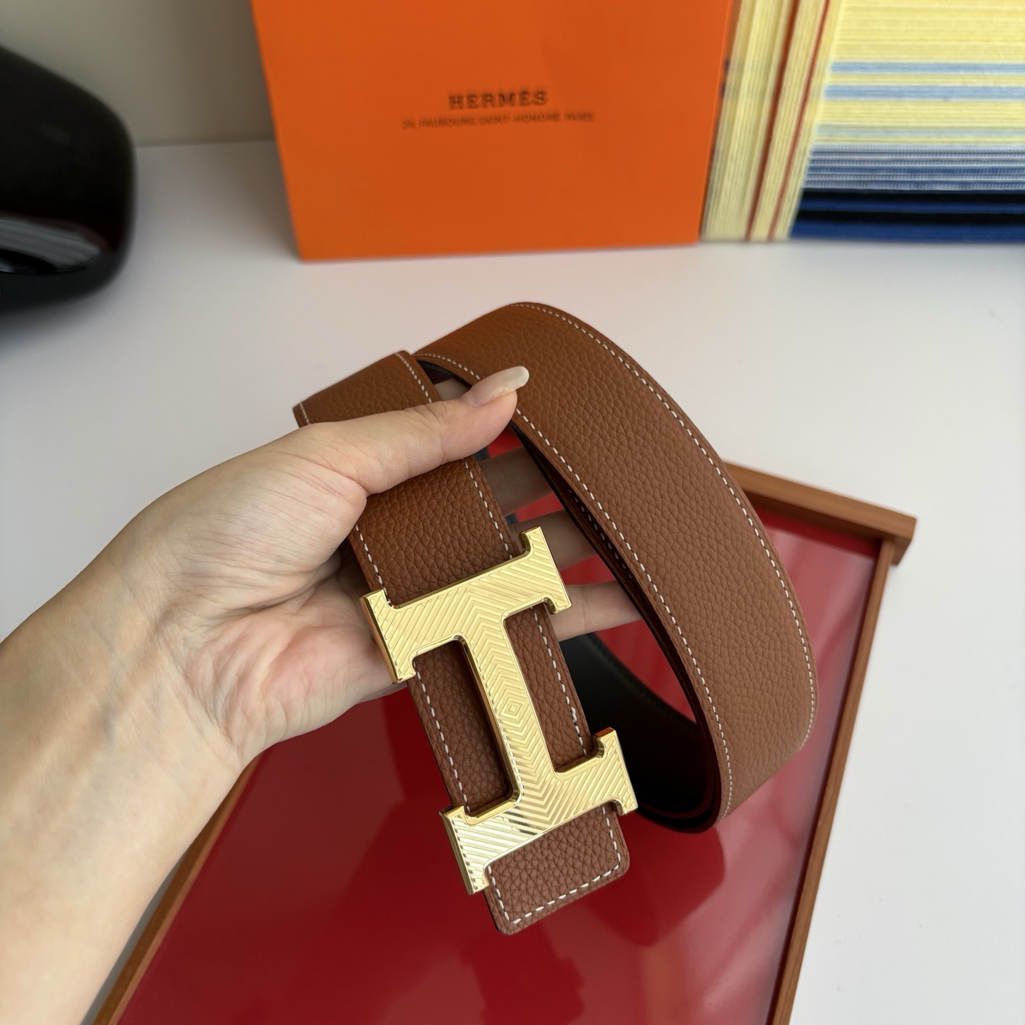 【爱马仕】Hermes 原单爱马仕，宽3.8cm进口原版皮带身，双面可两面用，精品电镀五金 ！