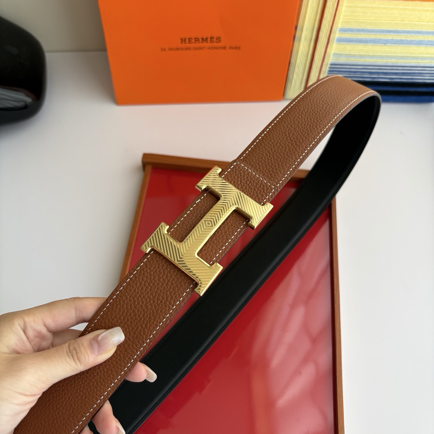 【爱马仕】Hermes 原单爱马仕，宽3.8cm进口原版皮带身，双面可两面用，精品电镀五金 ！