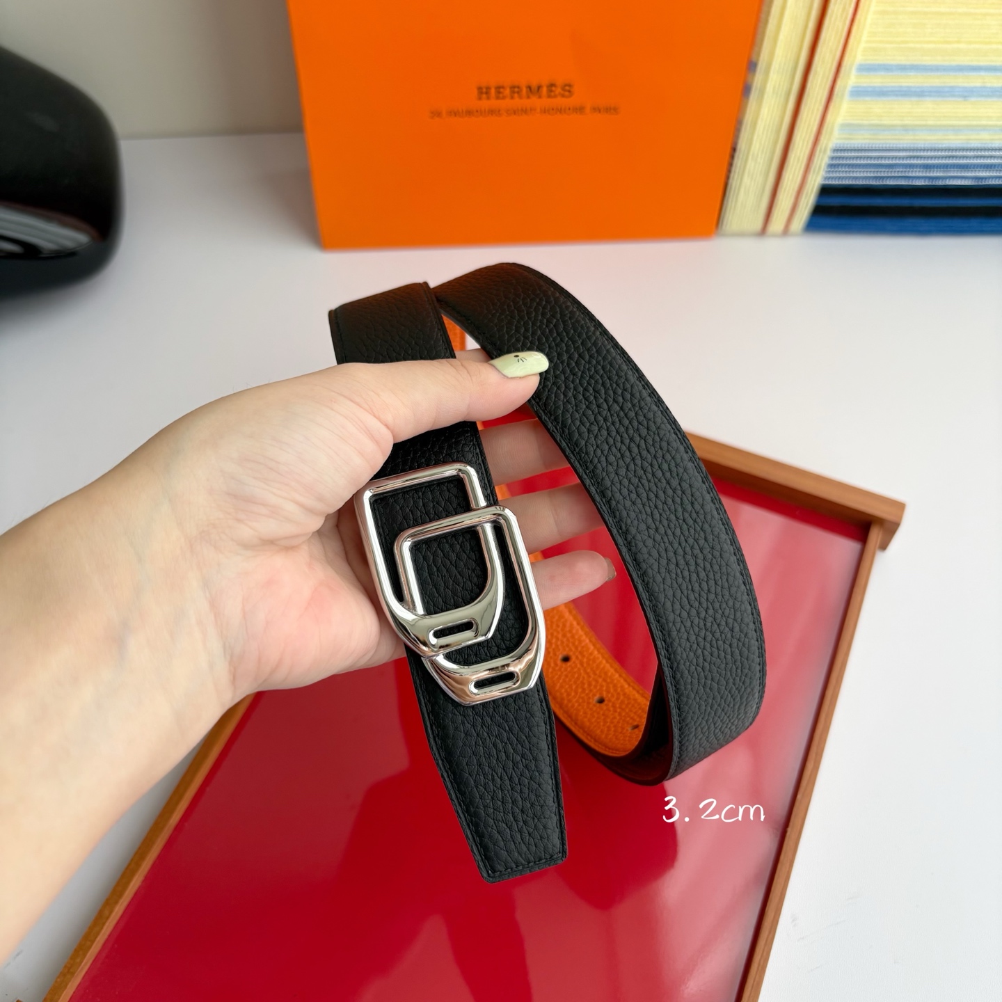 【爱马仕】Hermes 原单爱马仕，宽3.2cm进口原版皮带身，双面可两面用，精品电镀五金 ！