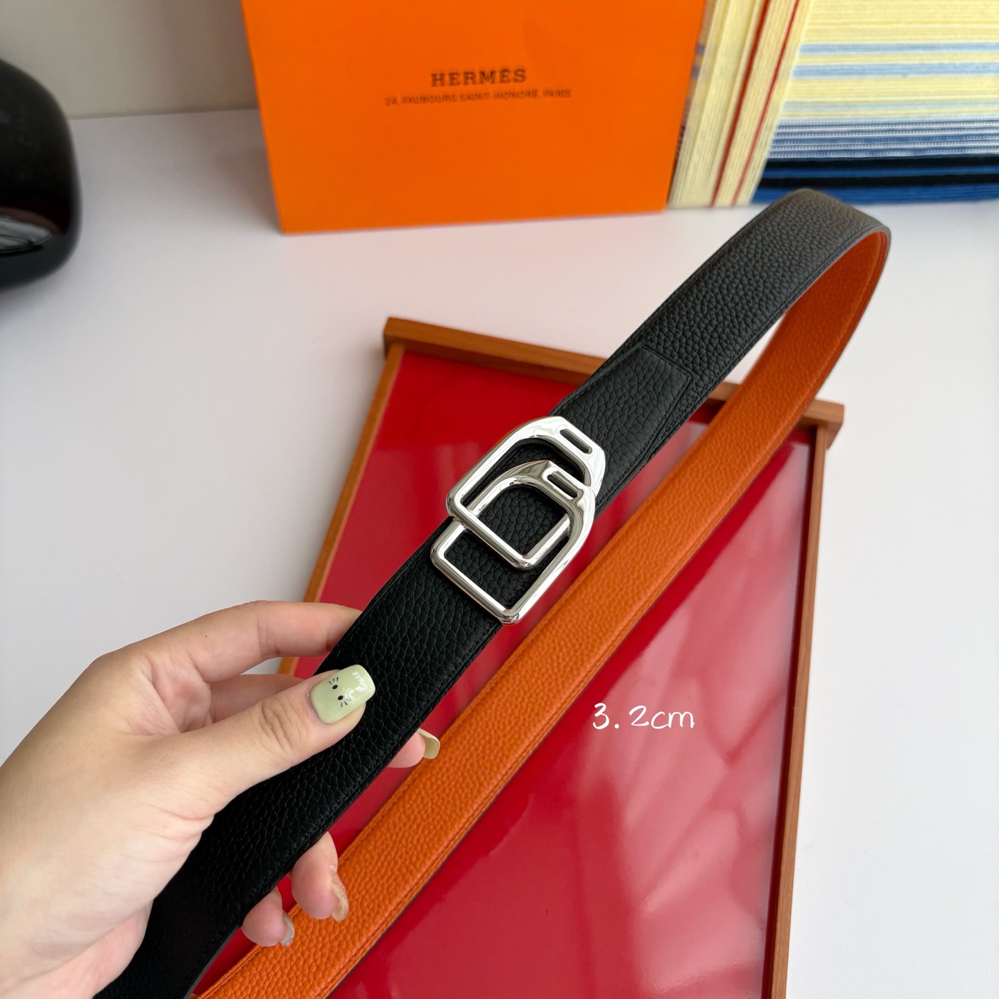 【爱马仕】Hermes 原单爱马仕，宽3.2cm进口原版皮带身，双面可两面用，精品电镀五金 ！
