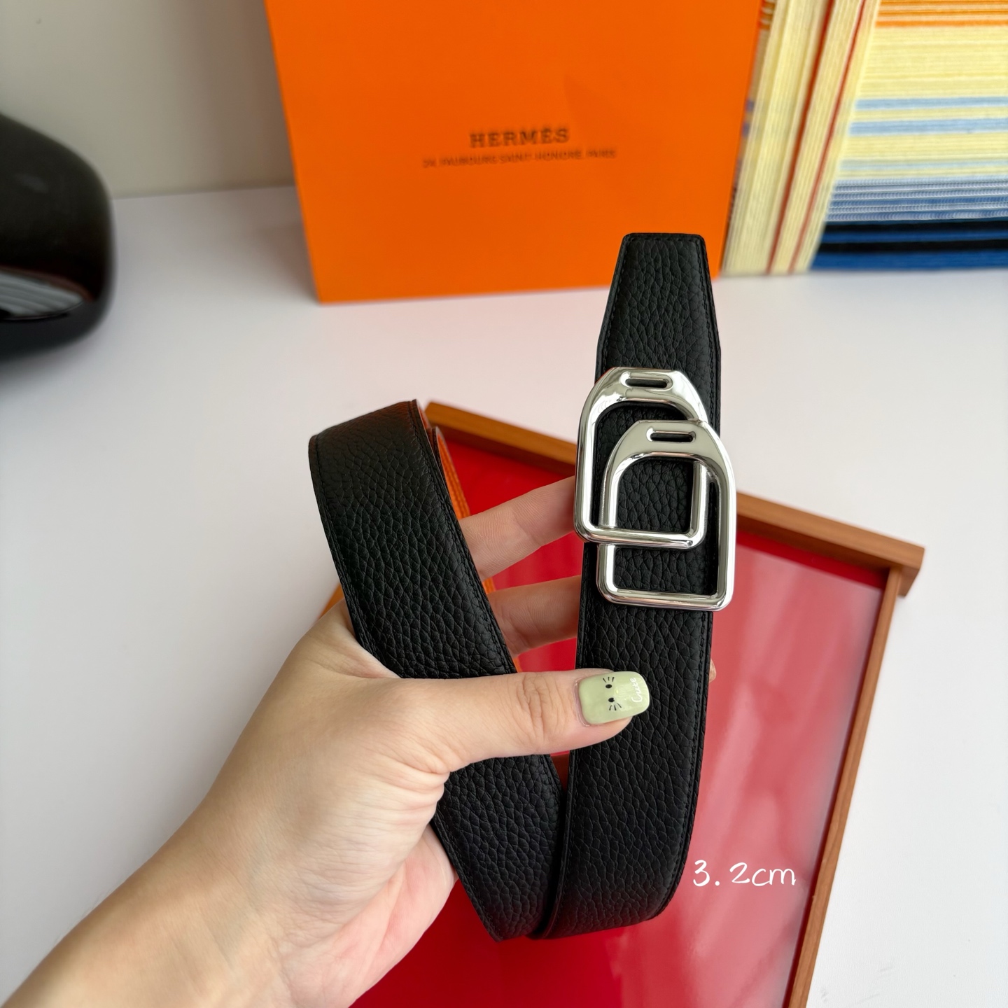 【爱马仕】Hermes 原单爱马仕，宽3.2cm进口原版皮带身，双面可两面用，精品电镀五金 ！