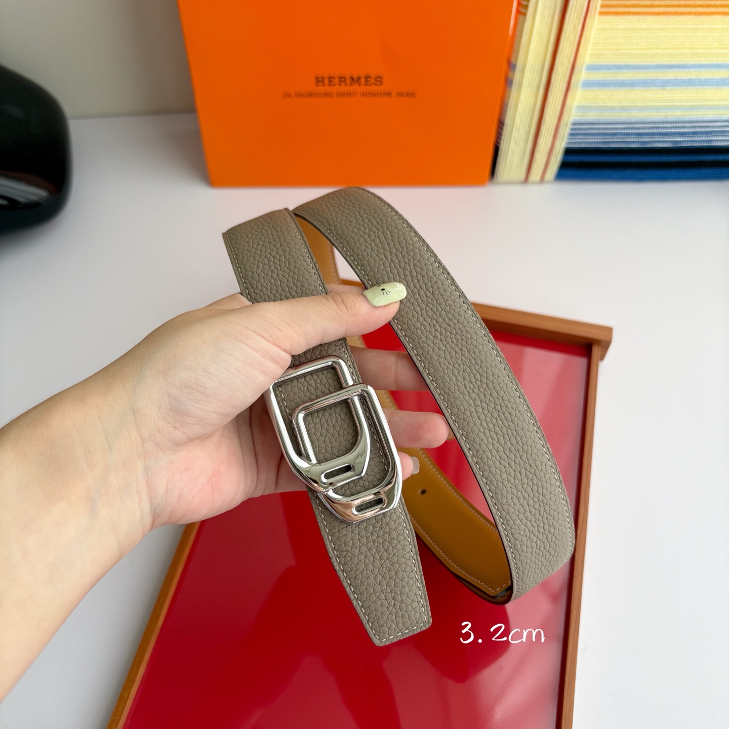 【爱马仕】Hermes 原单爱马仕，宽3.2cm进口原版皮带身，双面可两面用，精品电镀五金 ！