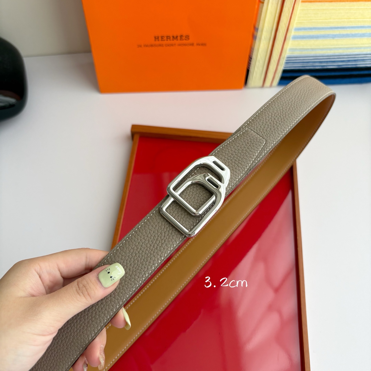 【爱马仕】Hermes 原单爱马仕，宽3.2cm进口原版皮带身，双面可两面用，精品电镀五金 ！