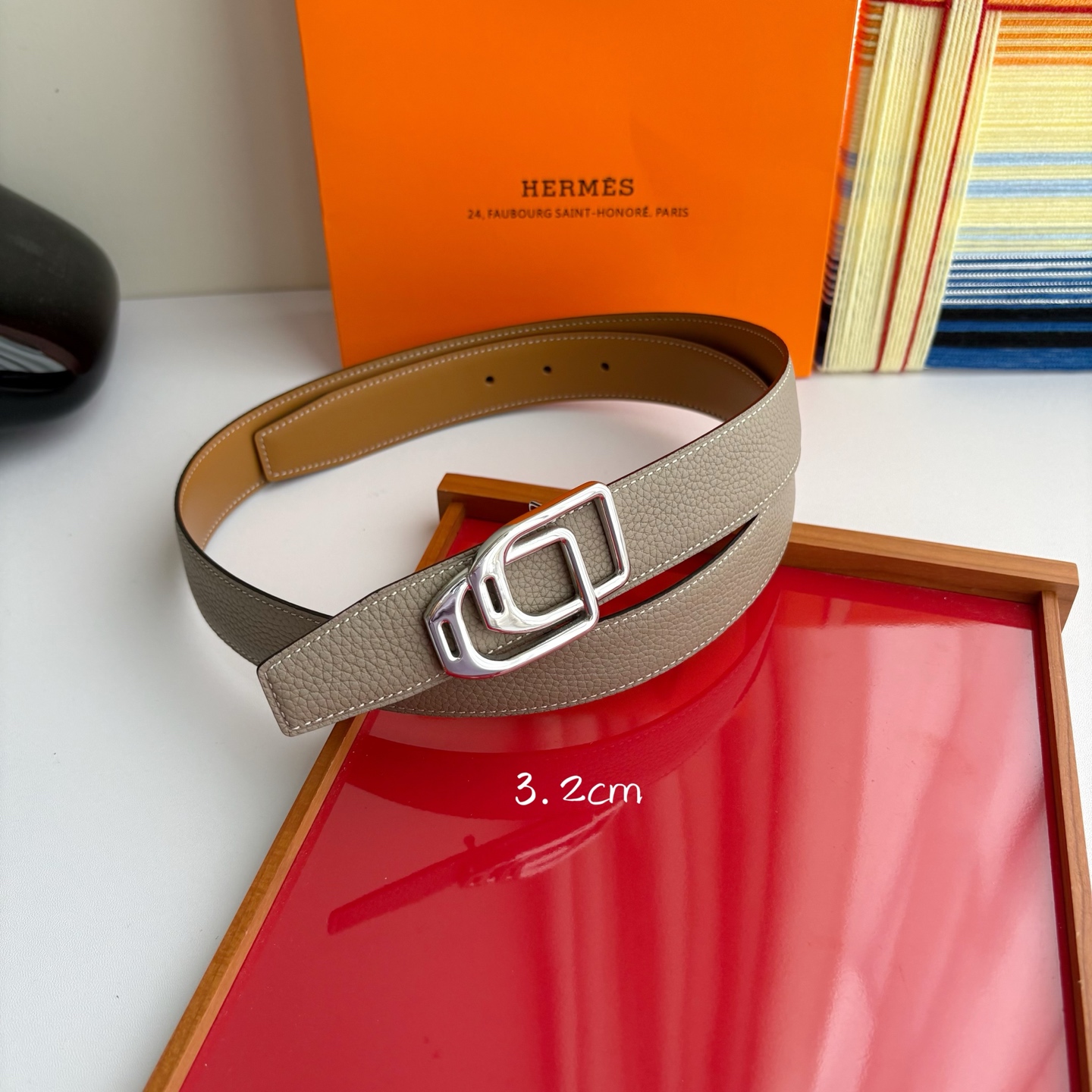 【爱马仕】Hermes 原单爱马仕，宽3.2cm进口原版皮带身，双面可两面用，精品电镀五金 ！